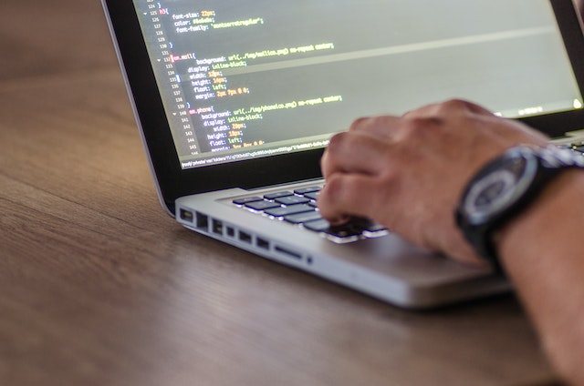 Comment se reconvertir dans le développement web ?